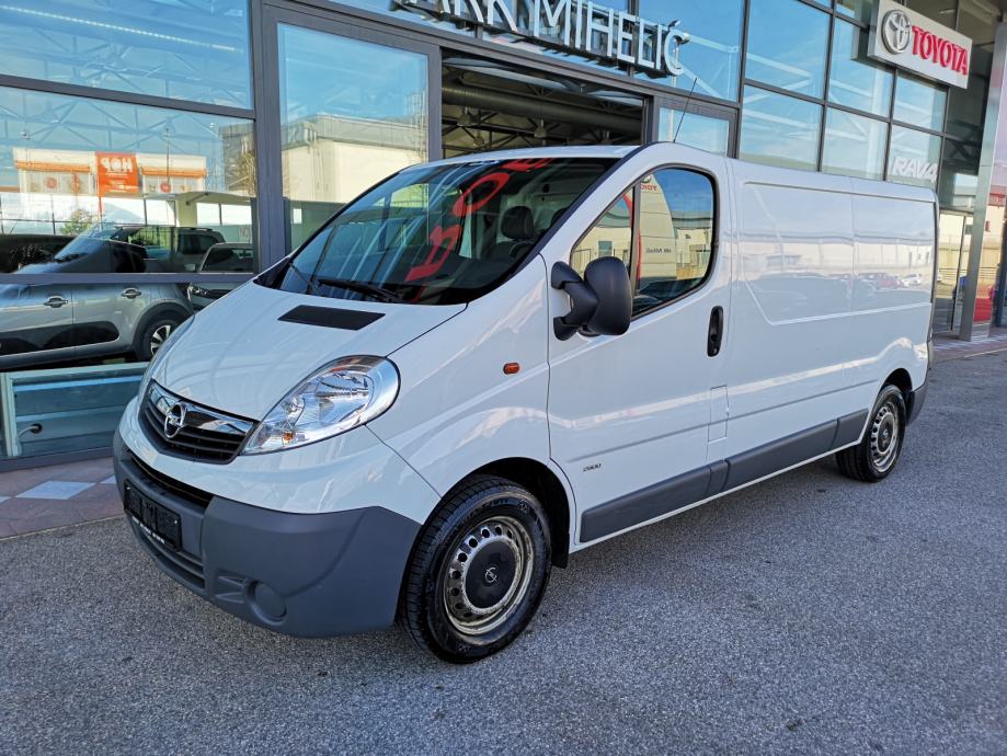 Машина opel vivaro