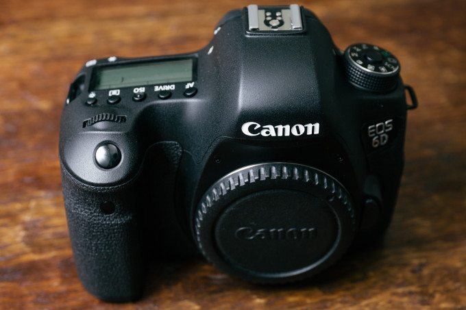 Canon 6D 0 shutter + originalni battery grip BG-E13 + SD kartica