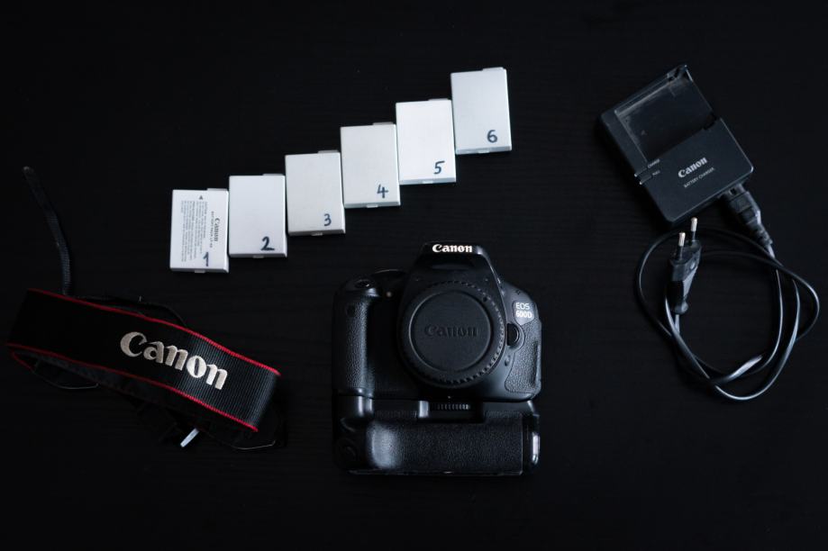 Canon EOS 600D + Dual Battery Grip + 6 Baterija