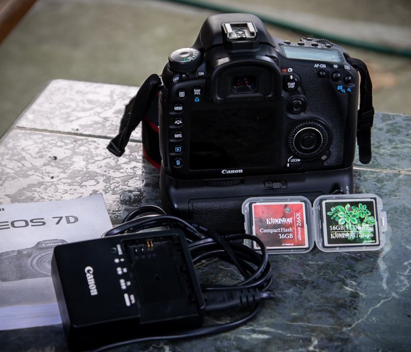 Canon EOS 7D (made in Japan) +24105 f4 L IS grip + CF card 16 GB