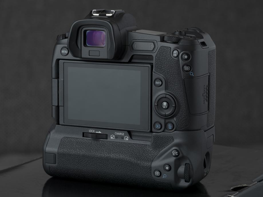 Canon EOS R + battery grip + EF adapter + 4 baterije