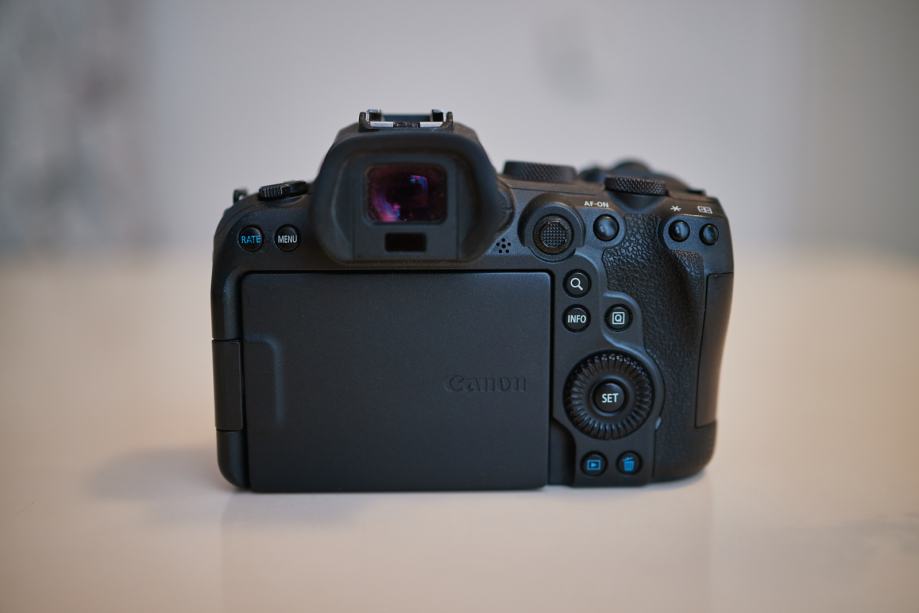Canon EOS R6 mirrorless fotoaparat