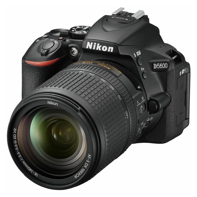 Fotoaparat DSLR Nikon D5600 crni KIT sa AF 18-140VR
