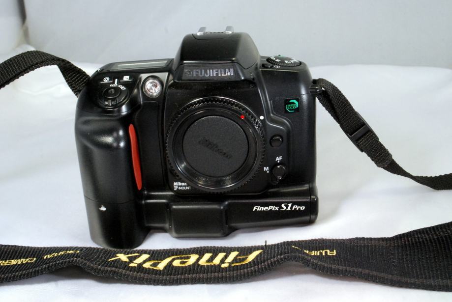Fujifilm Finepix S1 Pro - DSLR fotoaparat