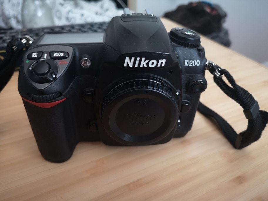 Nikon D200 sa Nikkor DX objektivom 18-55 f:3.5-5.6 GII ED