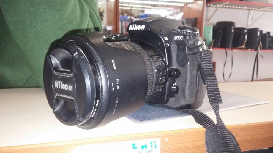 Nikon D300 s objektivom 18-200mm