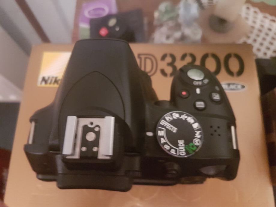 Nikon D3300+4 baterije+ battery grip. dobro ocuvan