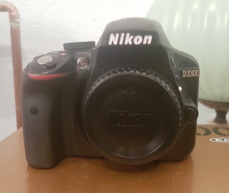 Nikon D3300+4 baterije+ battery grip. dobro ocuvan