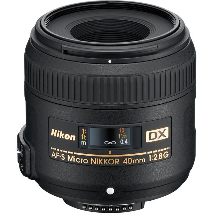 Nikon D5300 AF-P 18-55mm VR kit + af-s nikkor 40mm 2.8 G micro AKCIJA!