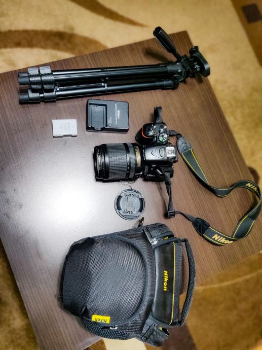 NIKON D5600 AFS 18140 NIKKOR VR DX KIT + tripod