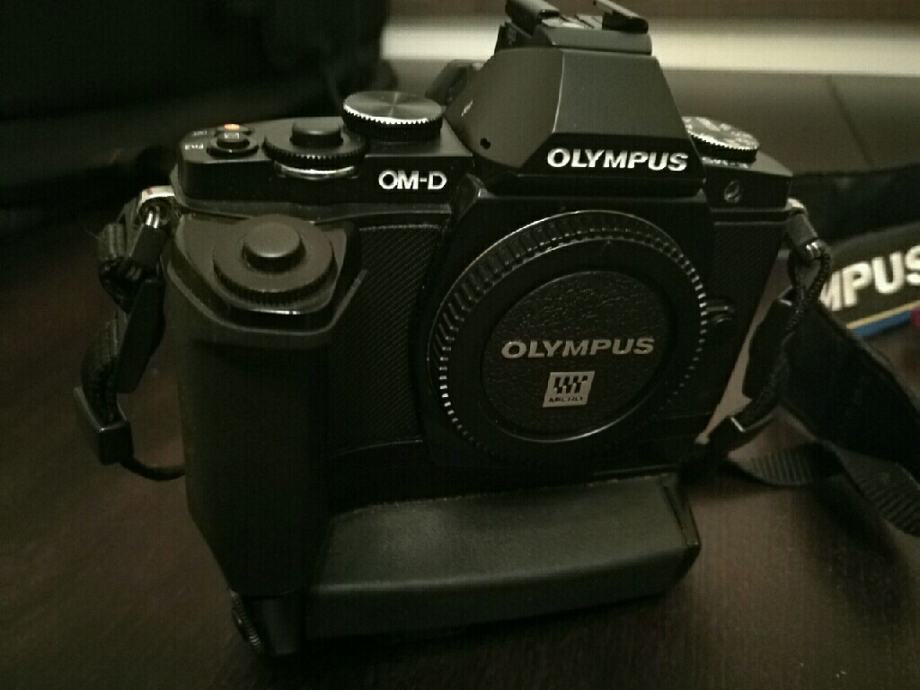Olympus E-M5 + Grip