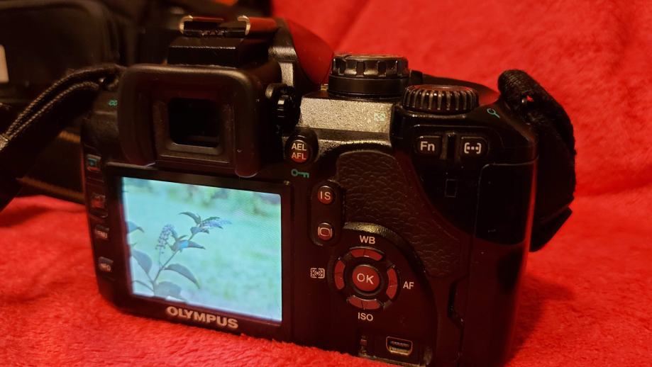 Olympus EVOLT E510 (s tri objektiva)