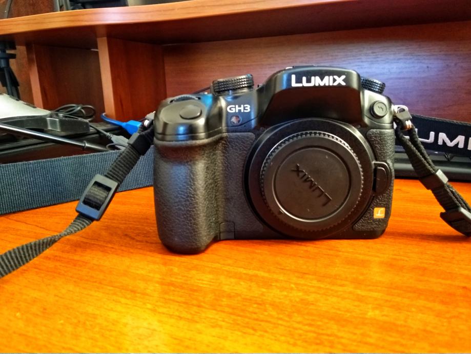 Panasonic LUMIX GH3 + dodatci