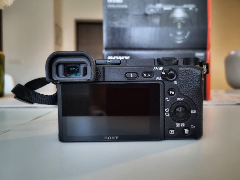 Sony Alpha a6400 + 18135mm Sony lens + Si