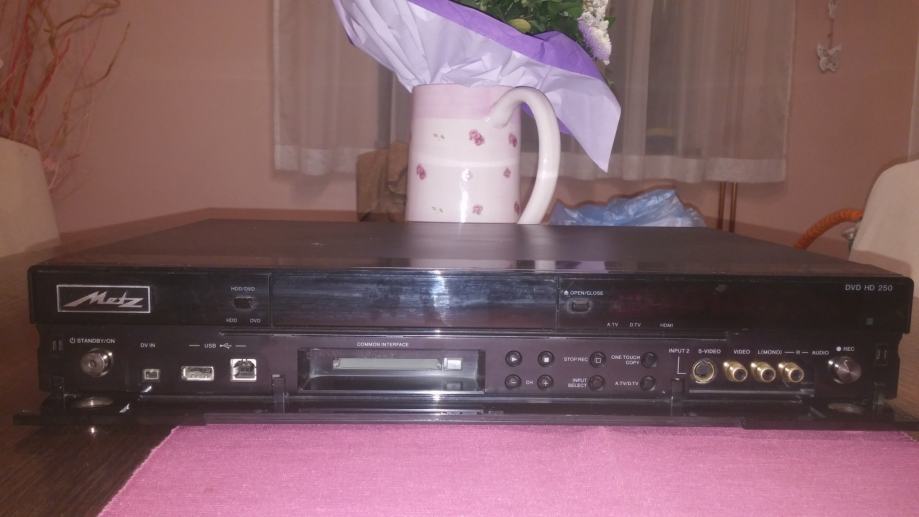 DVD player/recorder METZ DVD-HD250,ugrađen hard 250gb,HIGH END