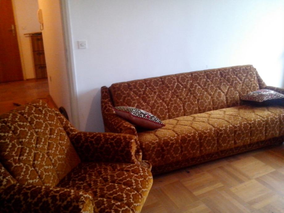 Dva kauča i dvije fotelje