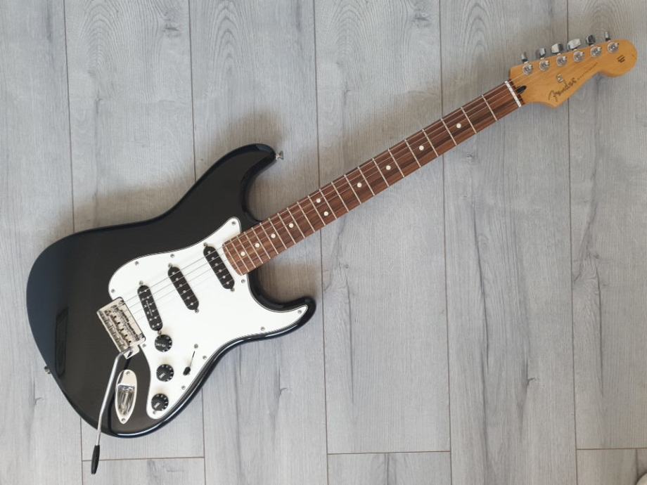 Fender Player Series Stratocaster 2019  (36 rata, bespl. dostava)