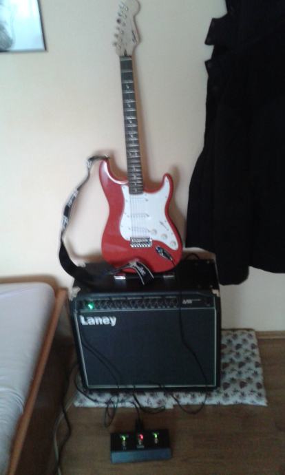 Fender squier + torba,remen Fender + kabel +  pojačalo Laney  LV300