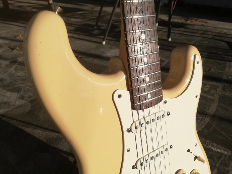 Fender  stratocaster 1983