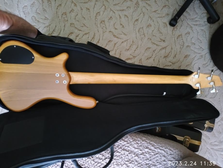 Bass gitara WALSHBRUNN