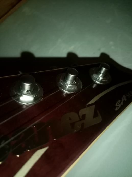Ibanez SA 36 (Fender locking tuners, Dimarzio humbucker)