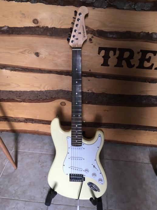 Performer Stratocaster vintage white