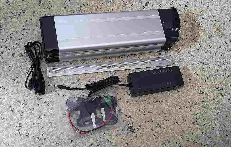 Batteria per bicicletta elettrica 36V 14Ah / 48V 10.5Ah agli Ioni di Litio con, sul Portapacchi Posteriore per MIFA, Rehberg, Zündapp Bici Elettriche (36V 14Ah