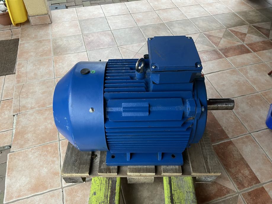 Elektromotor 30kW E.M.C. Italy, originalno stanje