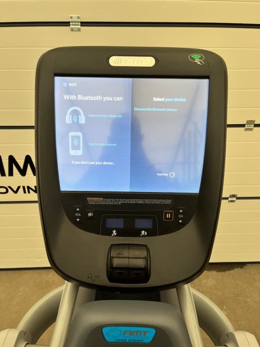 Jogging in Air Precor AMT 885 Open Stride Elliptical, P82 Console – Pro Gym