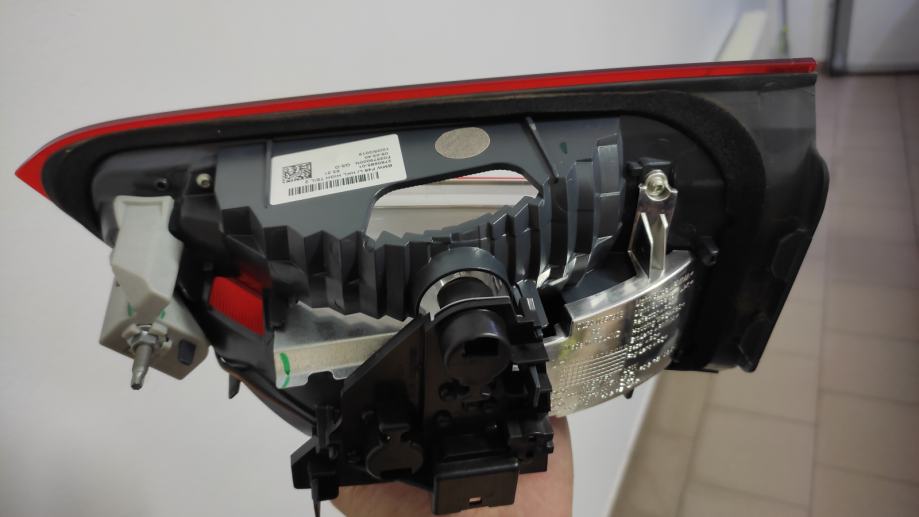 BMW X1 F48 stražnje lijevo svijetlo prtljažnika HIGH