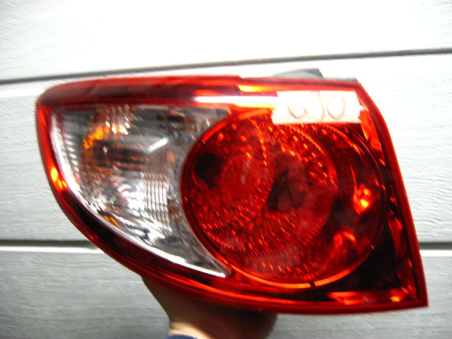 Hyundai Elantra lampa L 690