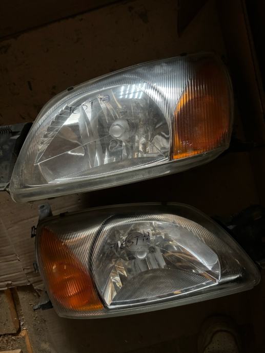 Prednje lampe farovi Ford Fiesta 95-02