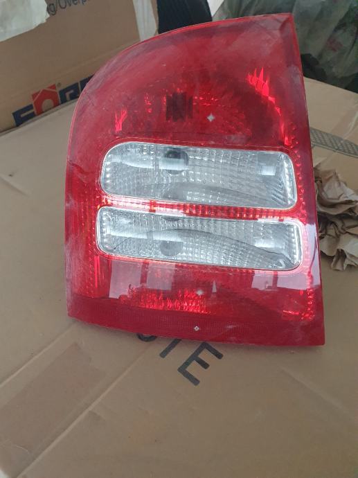 Škoda Oktavija zadnja lampa