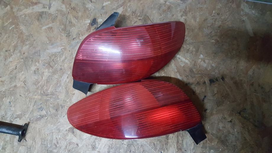 Zadnje lampe Peugeot 206