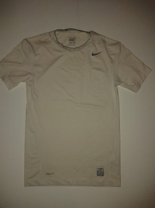 Nike poddres kompresijska majica,M veličine