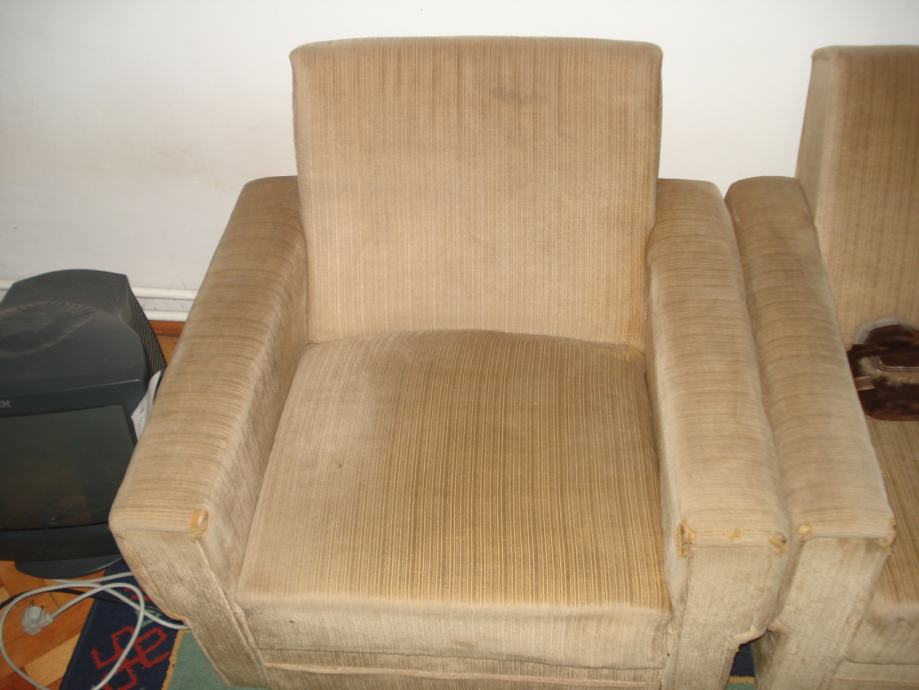Povoljno prodajem stariju fotelju u dobrom stanju