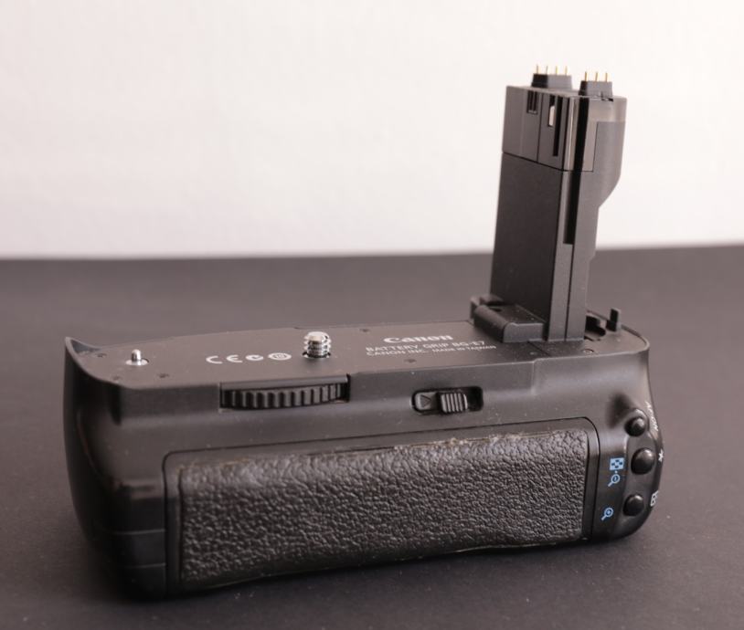 Original battery grip za Canon 7D (BGE7)