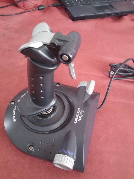 Saitek ST330 Force feedback joystick za PC USB