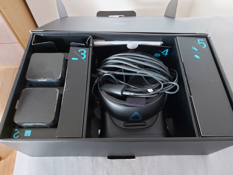 HTC VR Vive Cosmos Elite Virtual Reality Headset