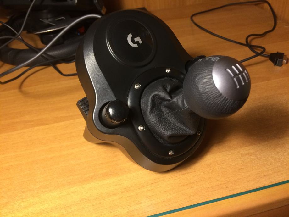 Logitech G29 volan s shifterom i garancijom još godinu i 9 mjeseci