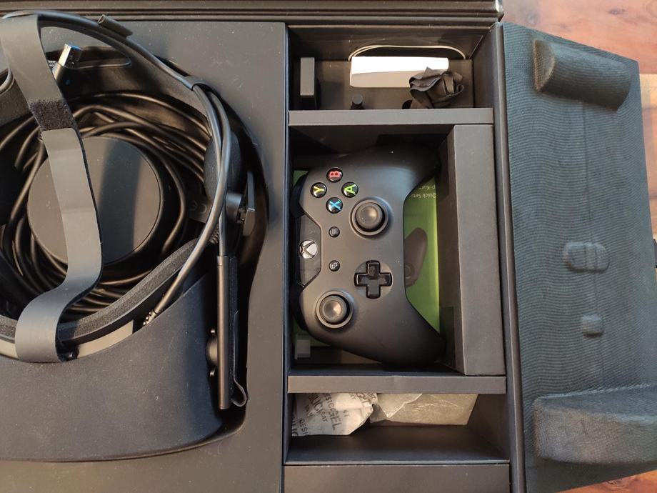 Oculus Rift With Controller Box Oculus Rift CV1 - 2x touch controller + 2x sensors + Xbox controller