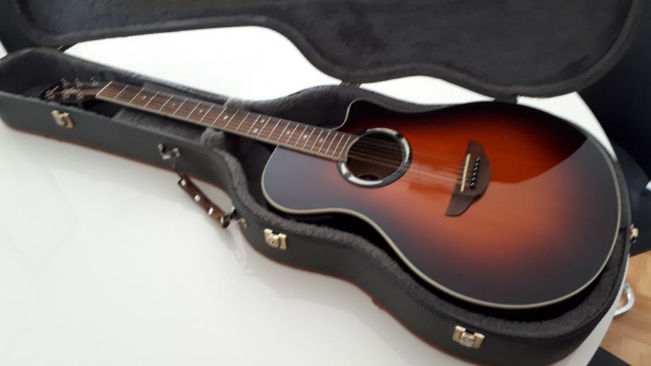 Elektro akustična gitara Yamaha APX500