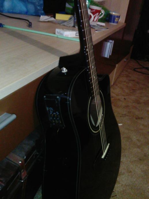 Fender CD60CE-el.akusticna gitara