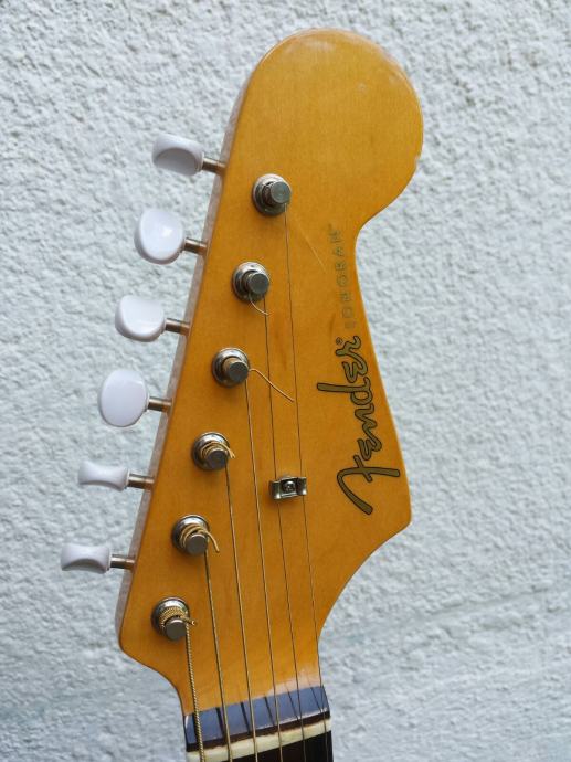 Fender Sonoran gitara