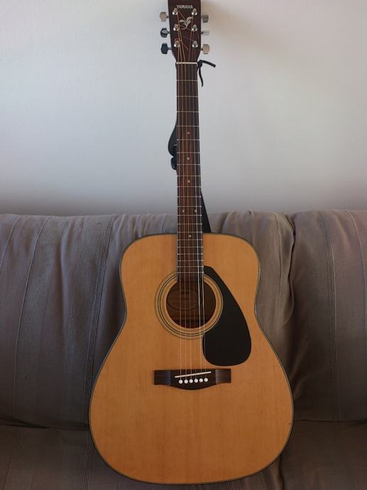 Yamaha F-340 akustična gitara, futrola, štimer