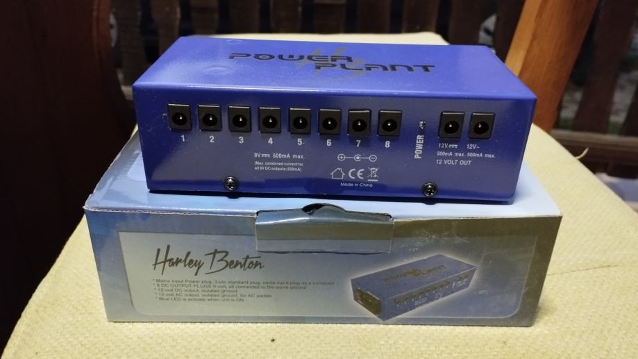 pedalboard i napajanje (Harley Benton SpaceShip 40)