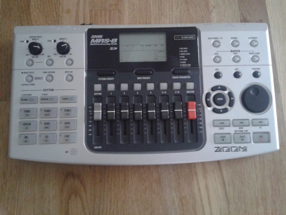 Zoom MRS8 snimač multitrack recorder drum machine midi out sync