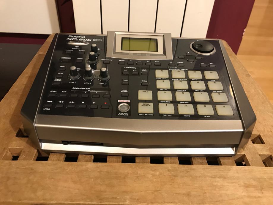 Roland SP606 Sampling Workstation sampler