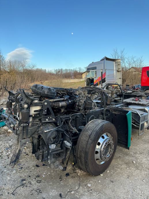 Mercedes Actros MP4 / MP5 hinteres Radhaus vordere rechte Seite