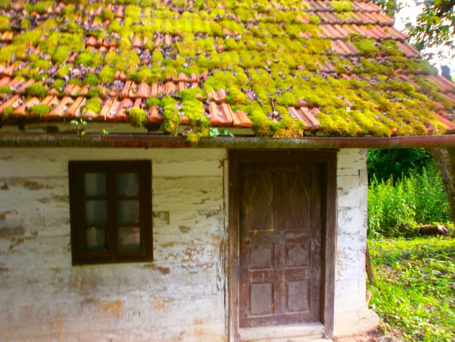 DRVENA KU A ZA PRESELITI ILI ZA GRA U